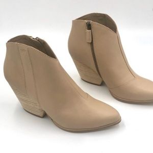 Eileen Fisher NWT Trail bootie tan nude size 10